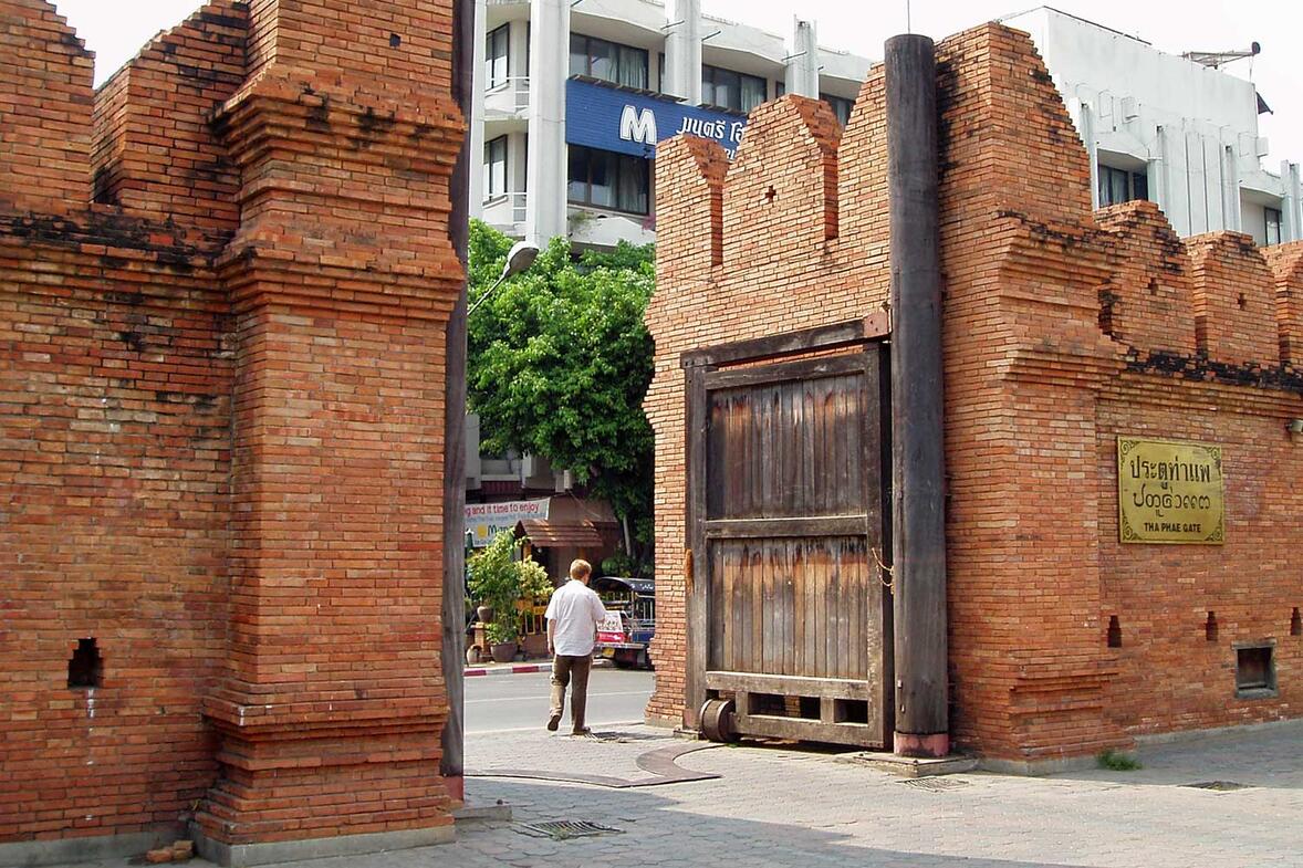 An introduction to Chiang Mai - History - The Tha Pae Gate Chiang Mai