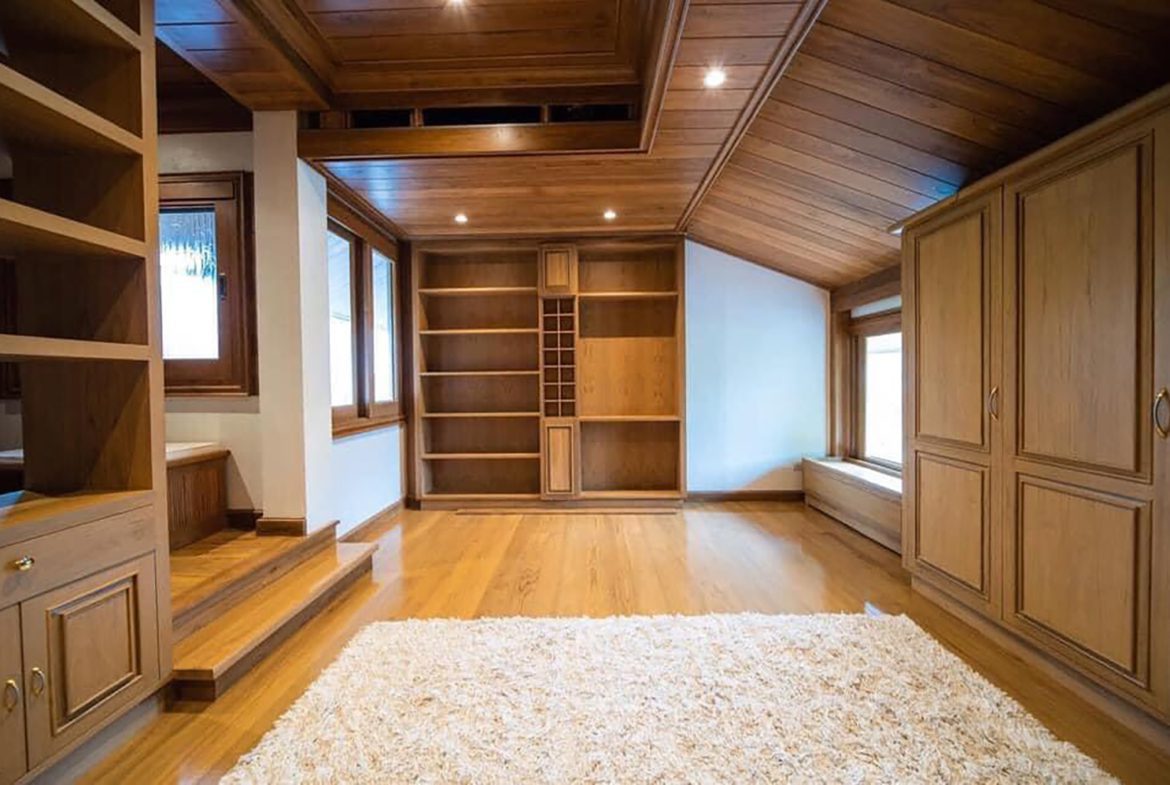 Contemporary Thai Teak House