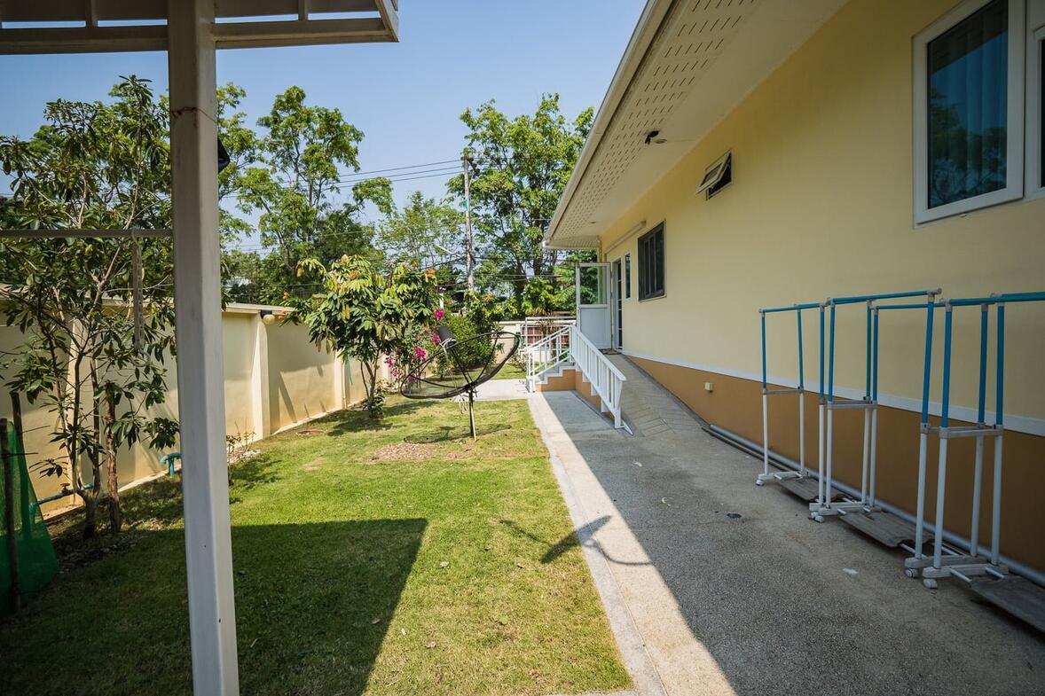 Exceptional Bungalow With Charming Garden, San Pak Waan