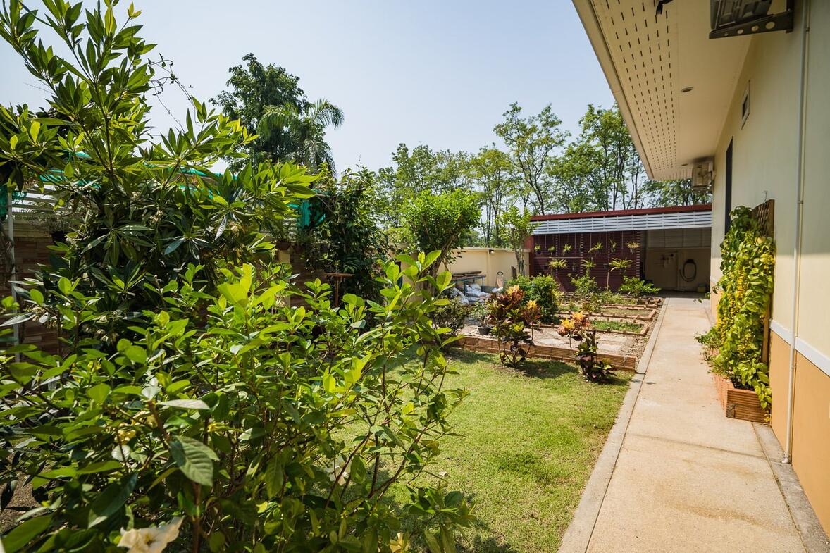 Exceptional Bungalow With Charming Garden, San Pak Waan