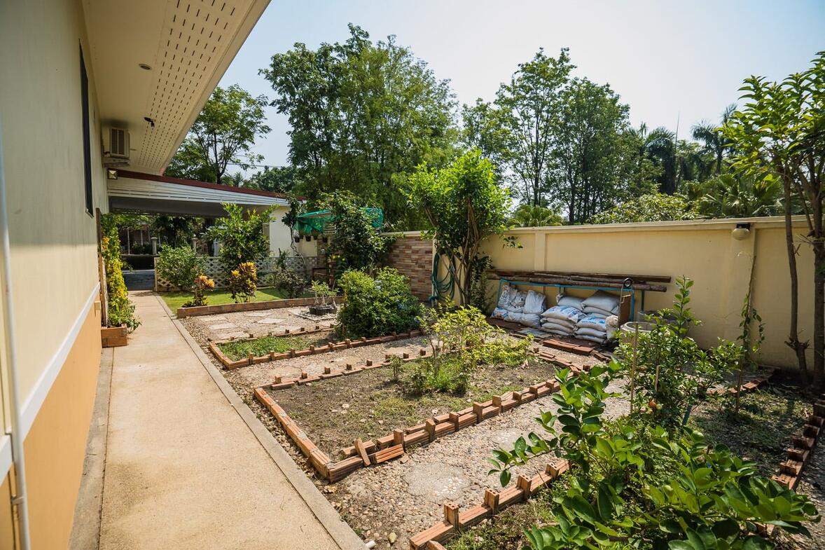 Exceptional Bungalow With Charming Garden, San Pak Waan