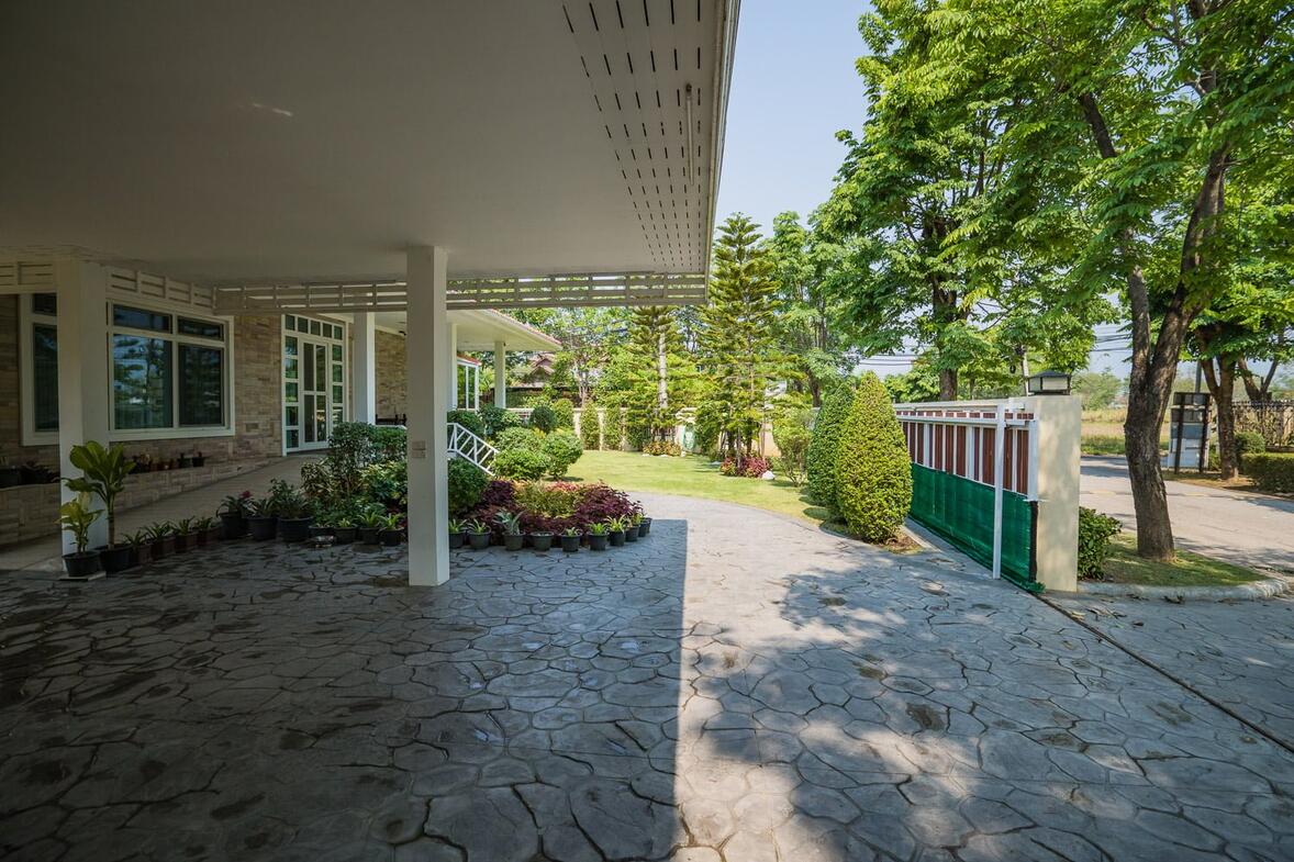 Exceptional Bungalow With Charming Garden, San Pak Waan