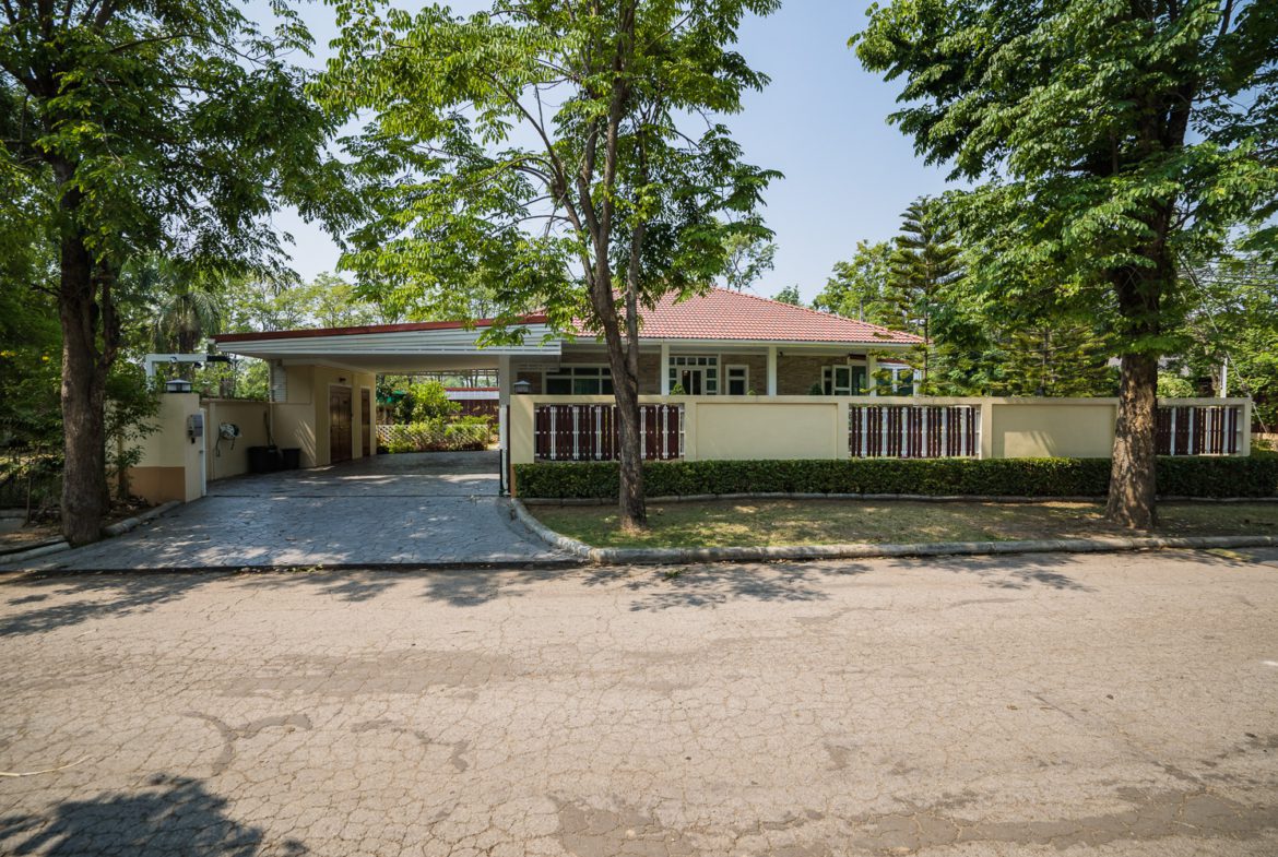 Exceptional Bungalow With Charming Garden, San Pak Waan