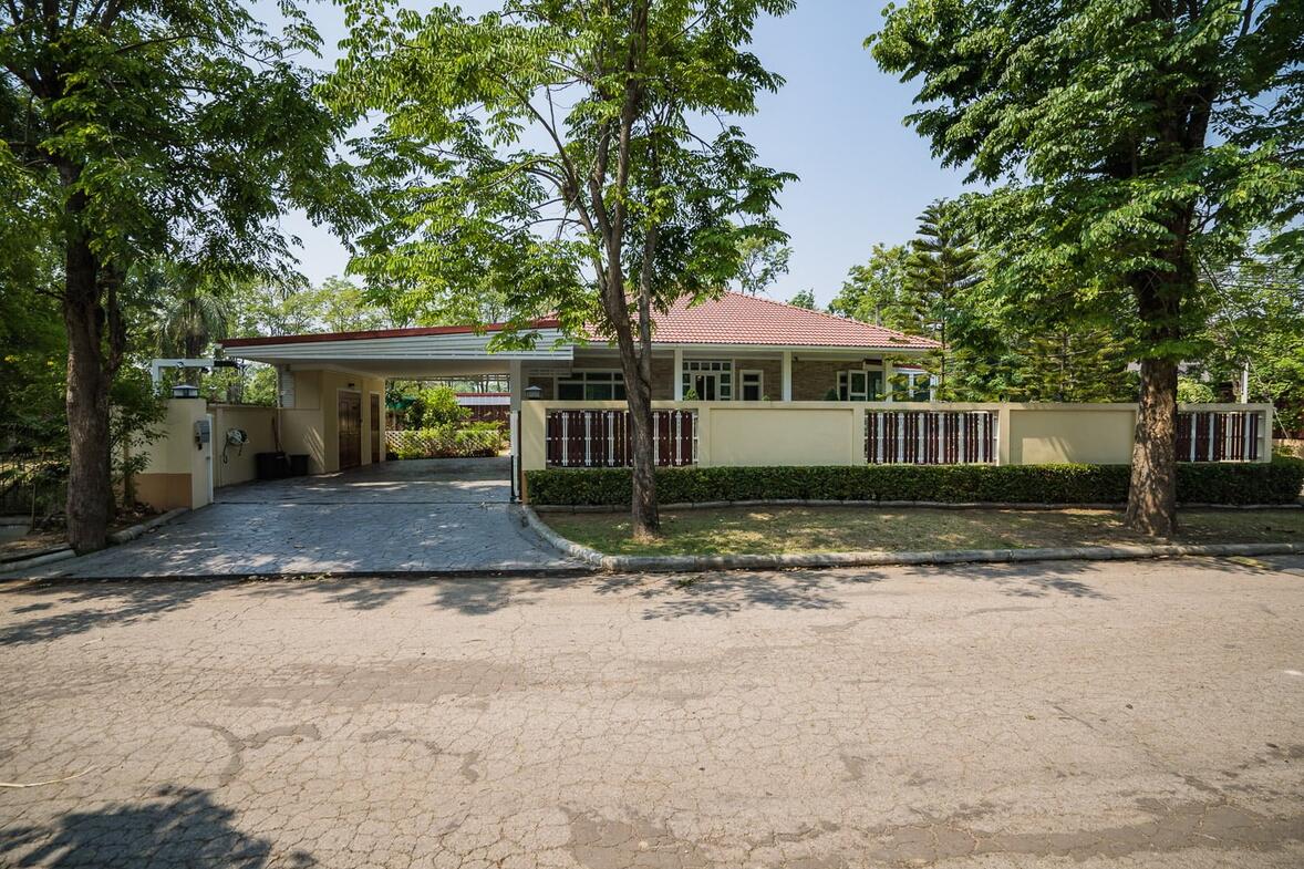 Exceptional Bungalow With Charming Garden, San Pak Waan