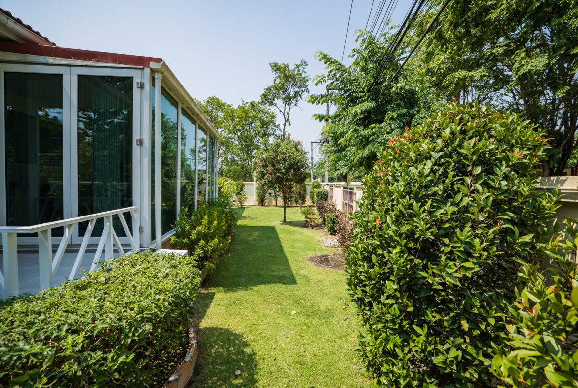 Exceptional Bungalow With Charming Garden, San Pak Waan