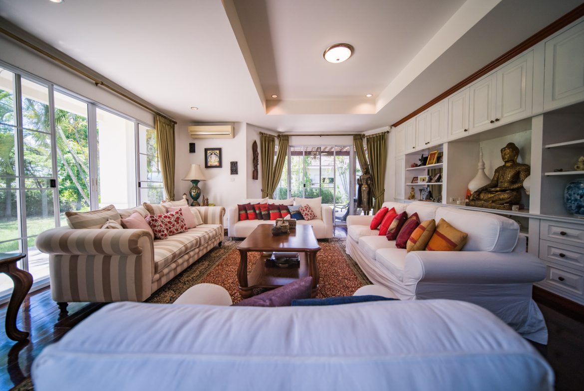 Lana Pinery, Large Family Home