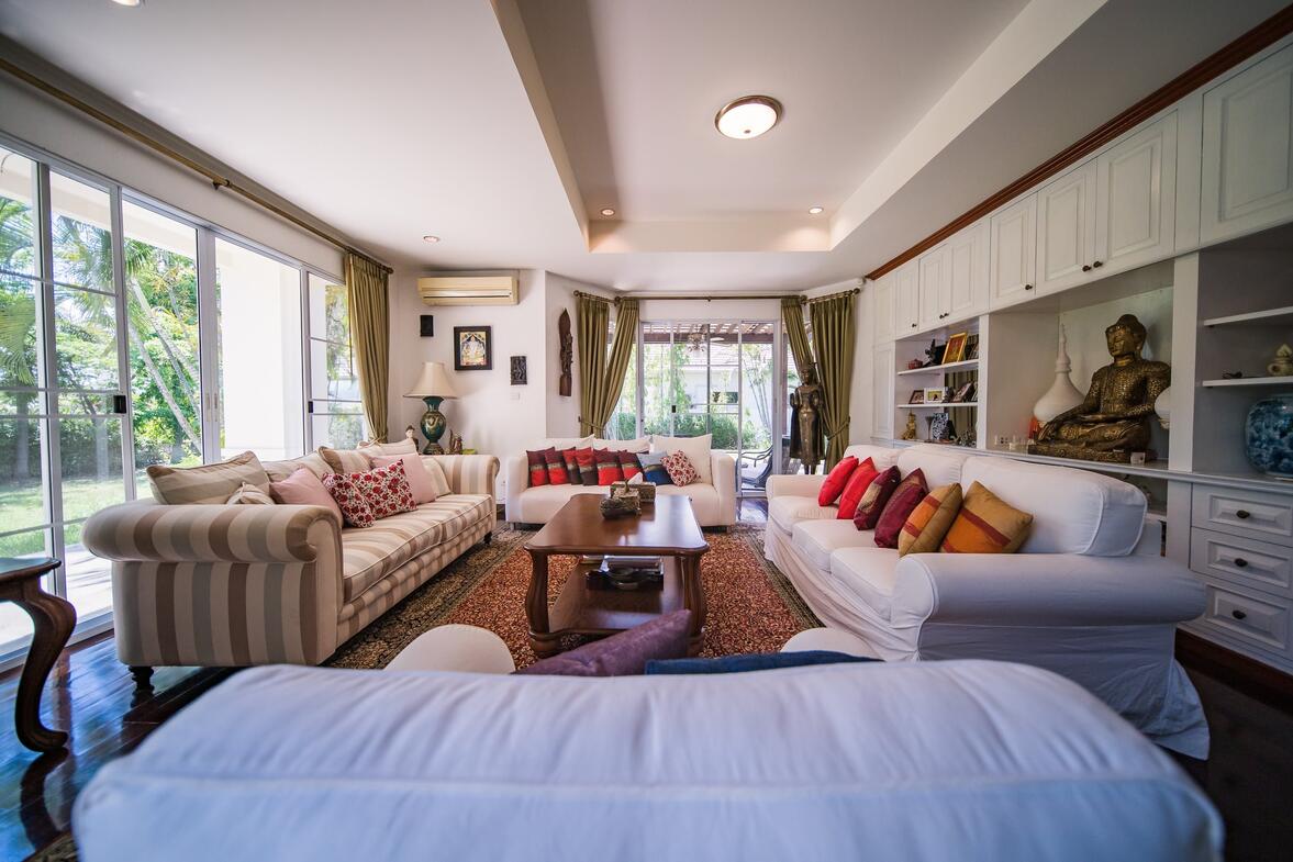 Lana Pinery, Large Family Home