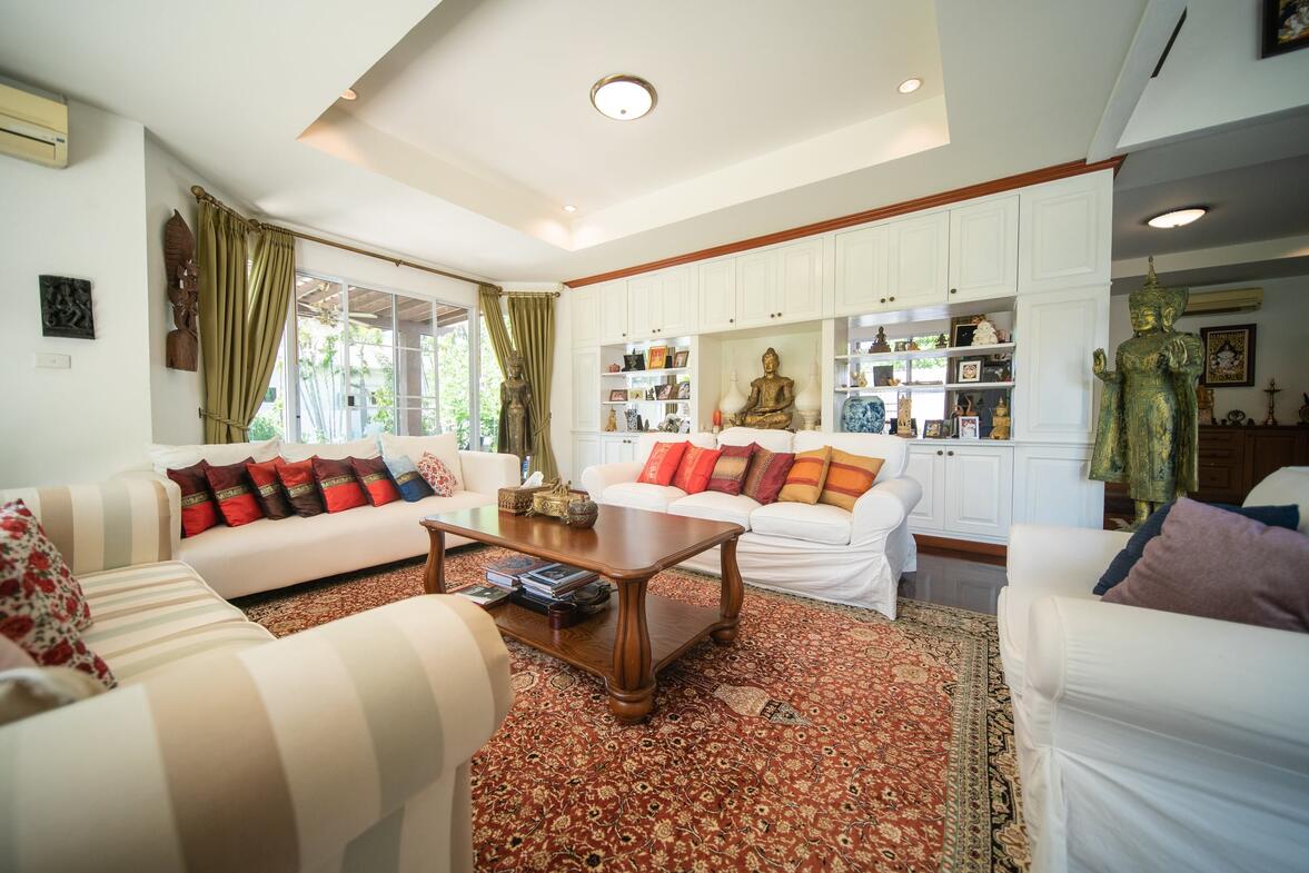 Lana Pinery, Large Family Home