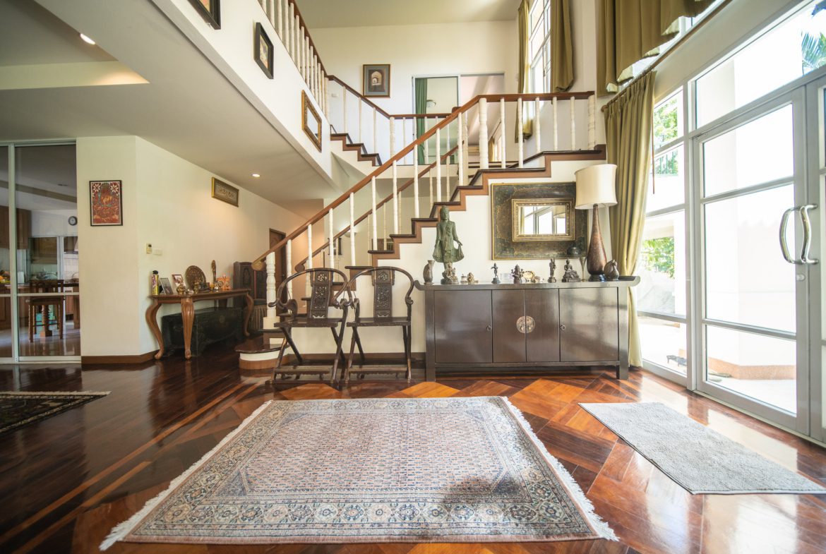 Lana Pinery, Large Family Home