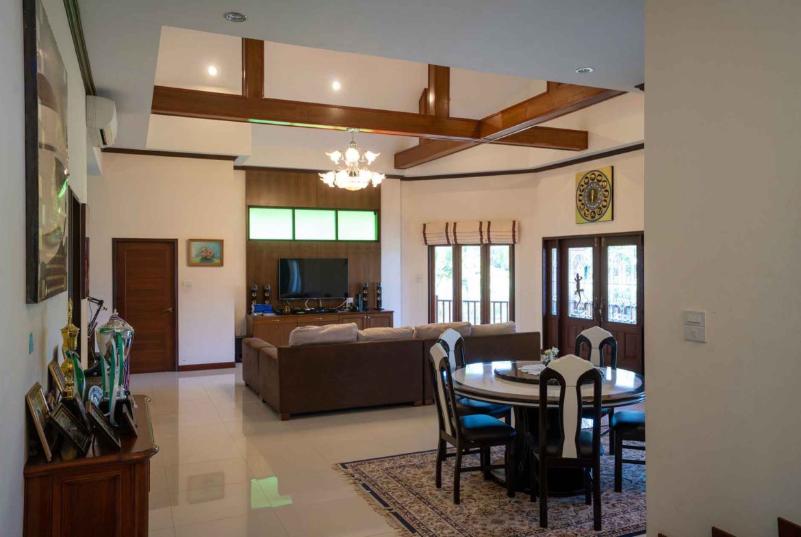 Sanpakwan 4 Bedroom Bunaglow