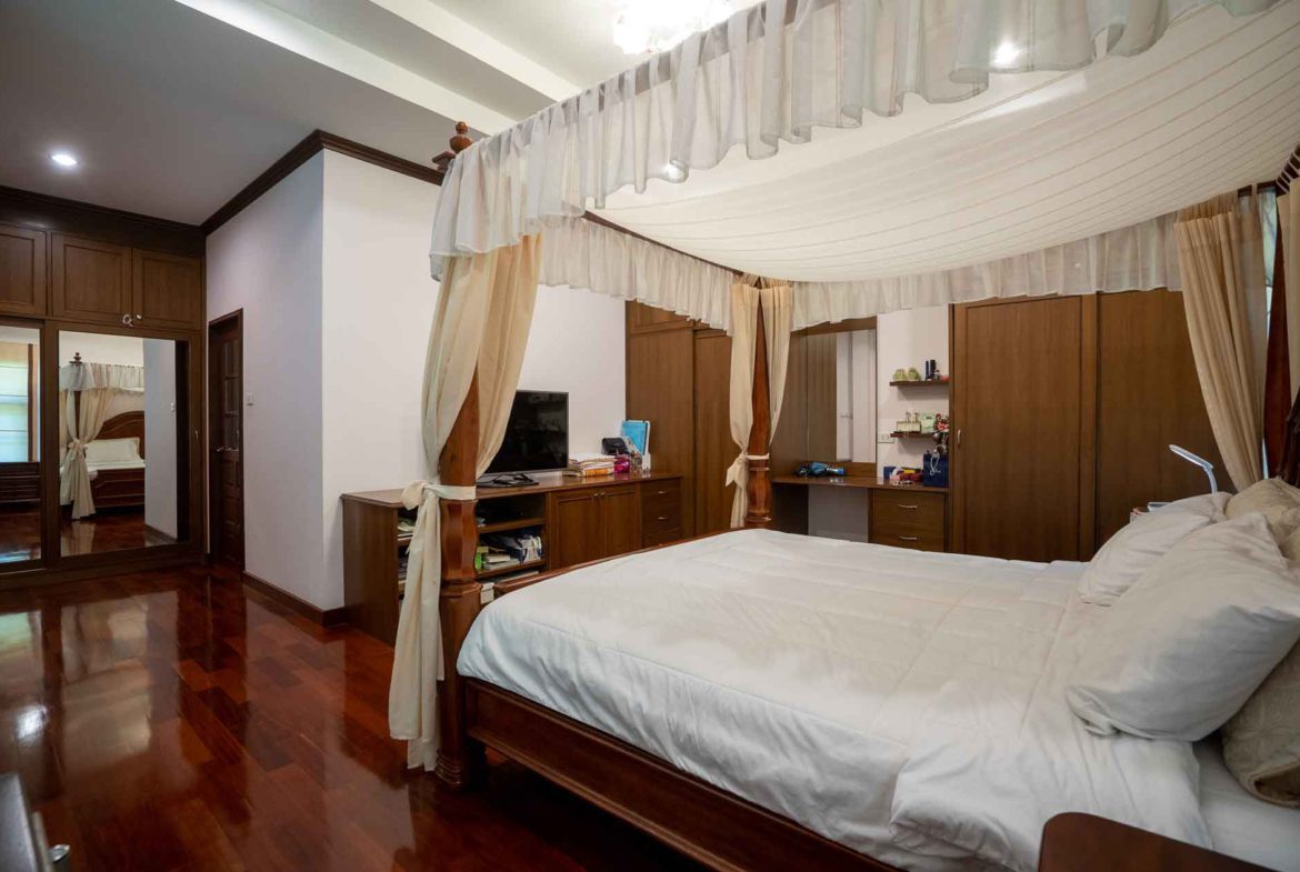 Sanpakwan 4 Bedroom Bunaglow