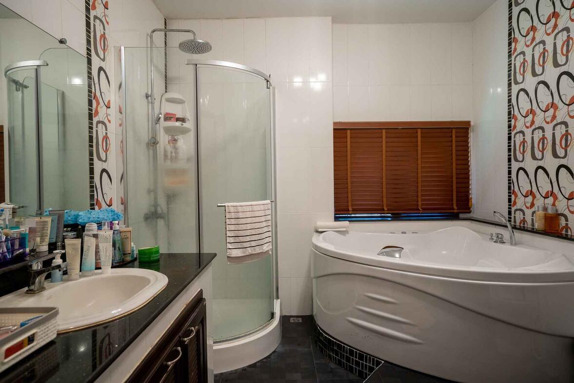 Sanpakwan 4 Bedroom Bunaglow
