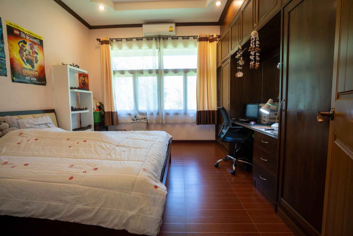 Sanpakwan 4 Bedroom Bunaglow