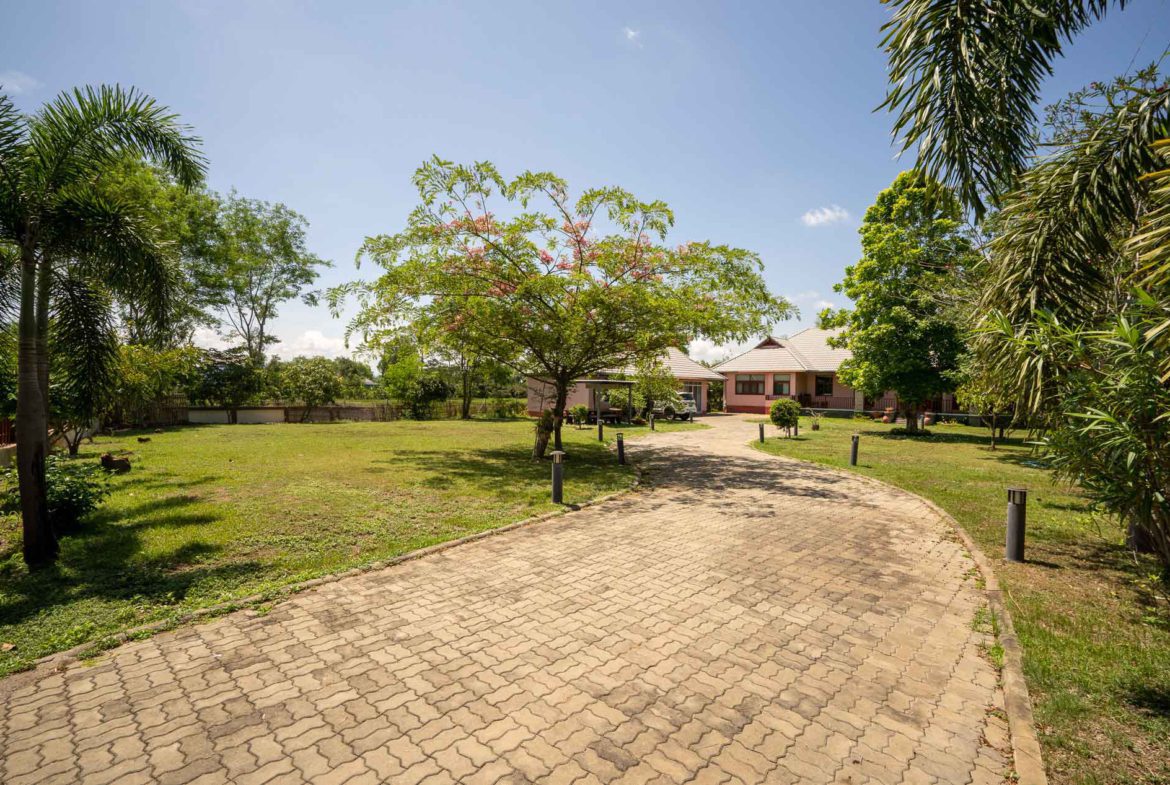 Sanpakwan 4 Bedroom Bunaglow
