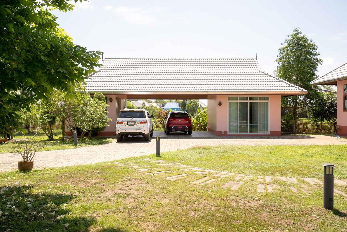 Sanpakwan 4 Bedroom Bunaglow
