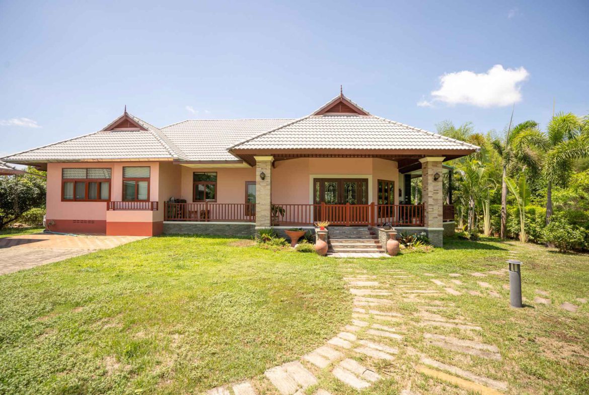 Sanpakwan 4 Bedroom Bunaglow