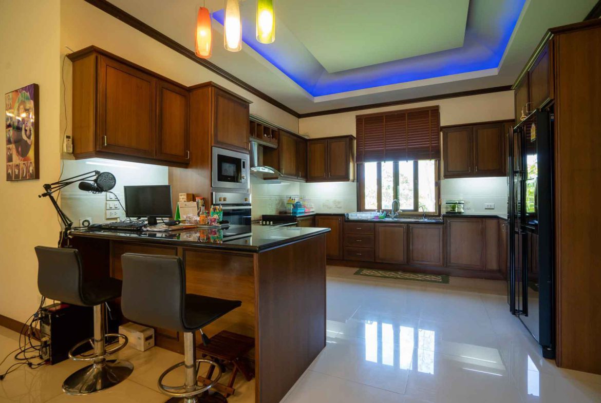 Sanpakwan 4 Bedroom Bunaglow