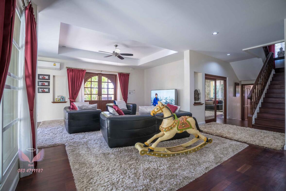 Beautiful 4 Bedroom Luxury Family Home - Chiang Mai