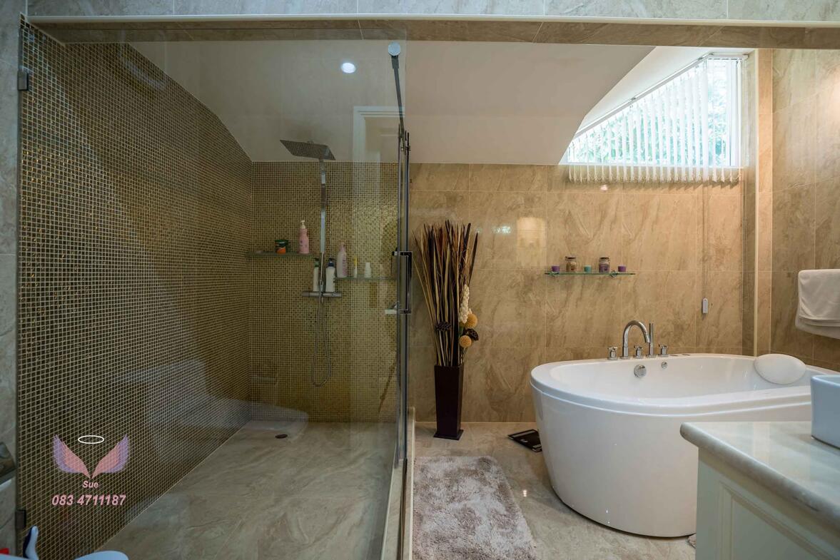 Beautiful 4 Bedroom Luxury Family Home - Chiang Mai