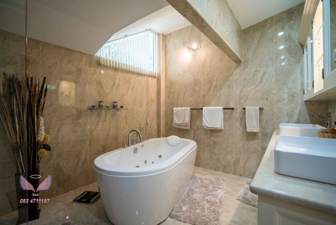 Beautiful 4 Bedroom Luxury Family Home - Chiang Mai