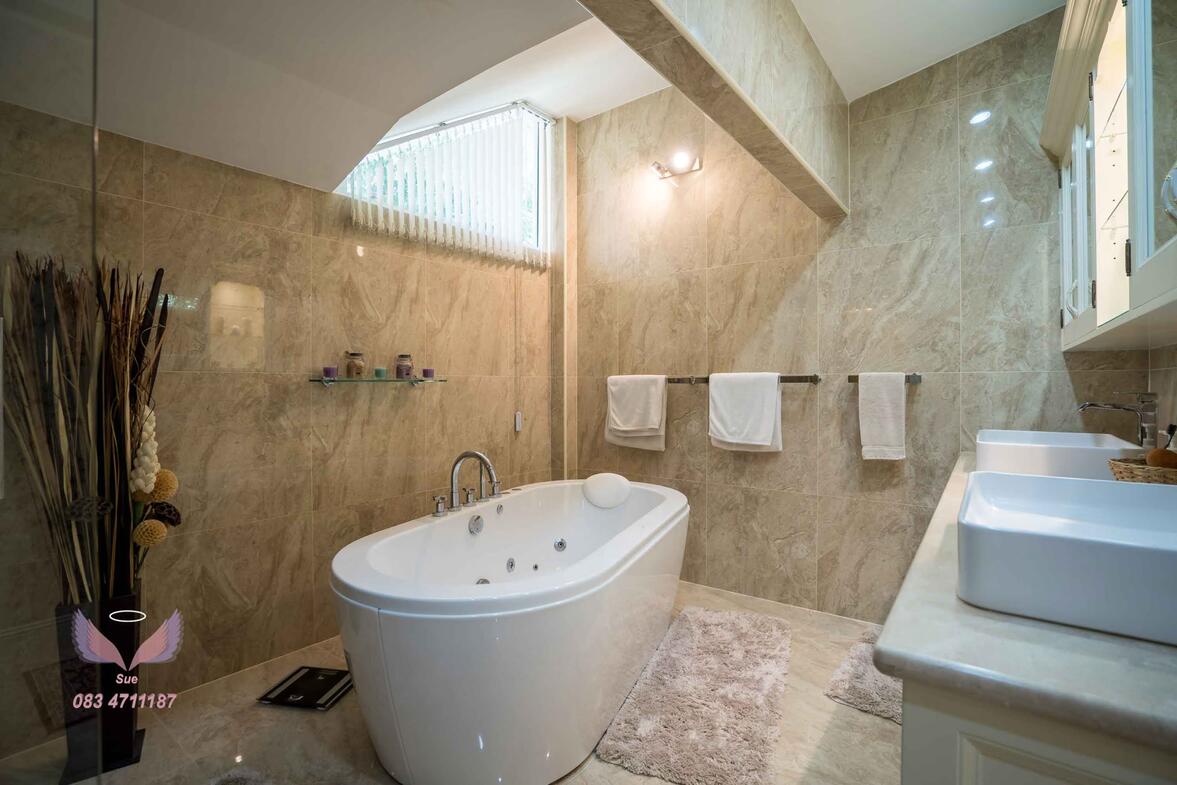 Beautiful 4 Bedroom Luxury Family Home - Chiang Mai