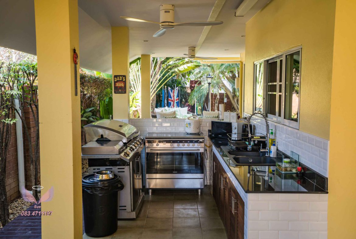 Beautiful 4 Bedroom Luxury Family Home - Chiang Mai