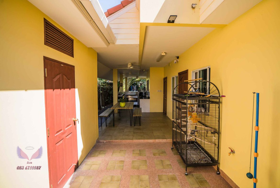Beautiful 4 Bedroom Luxury Family Home - Chiang Mai