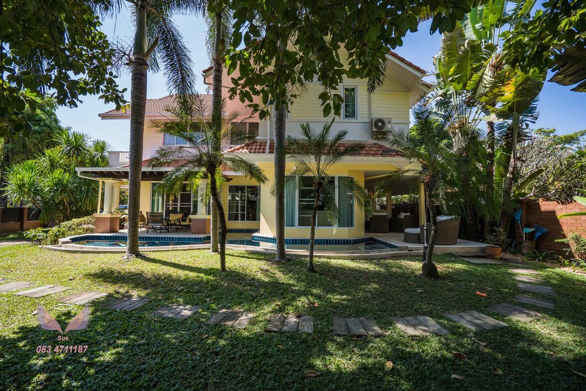 Beautiful 4 Bedroom Luxury Family Home - Chiang Mai