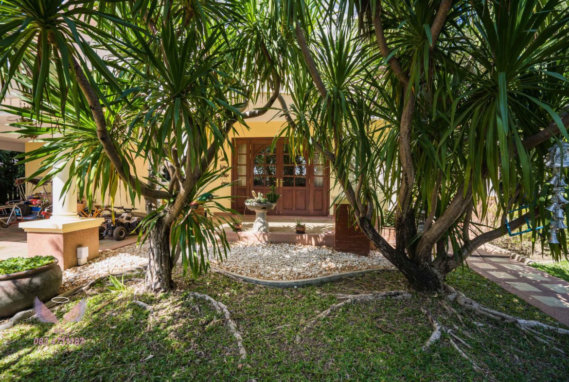 Beautiful 4 Bedroom Luxury Family Home - Chiang Mai
