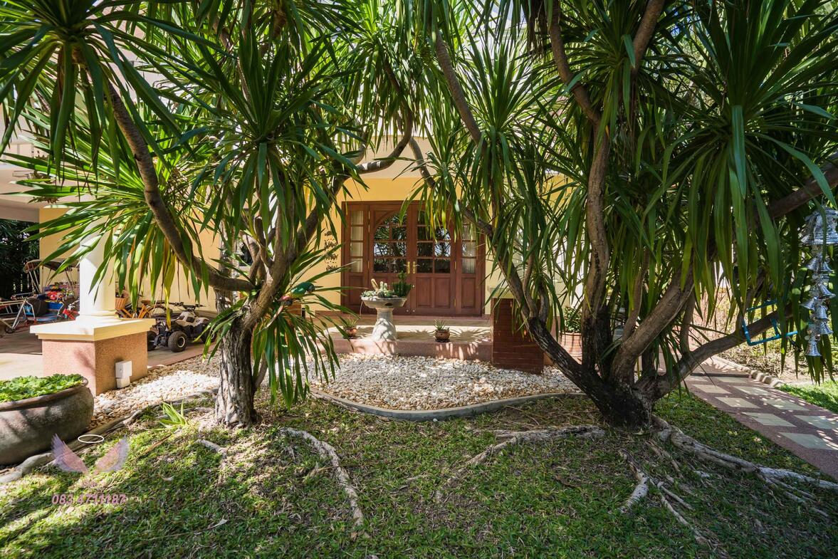 Beautiful 4 Bedroom Luxury Family Home - Chiang Mai