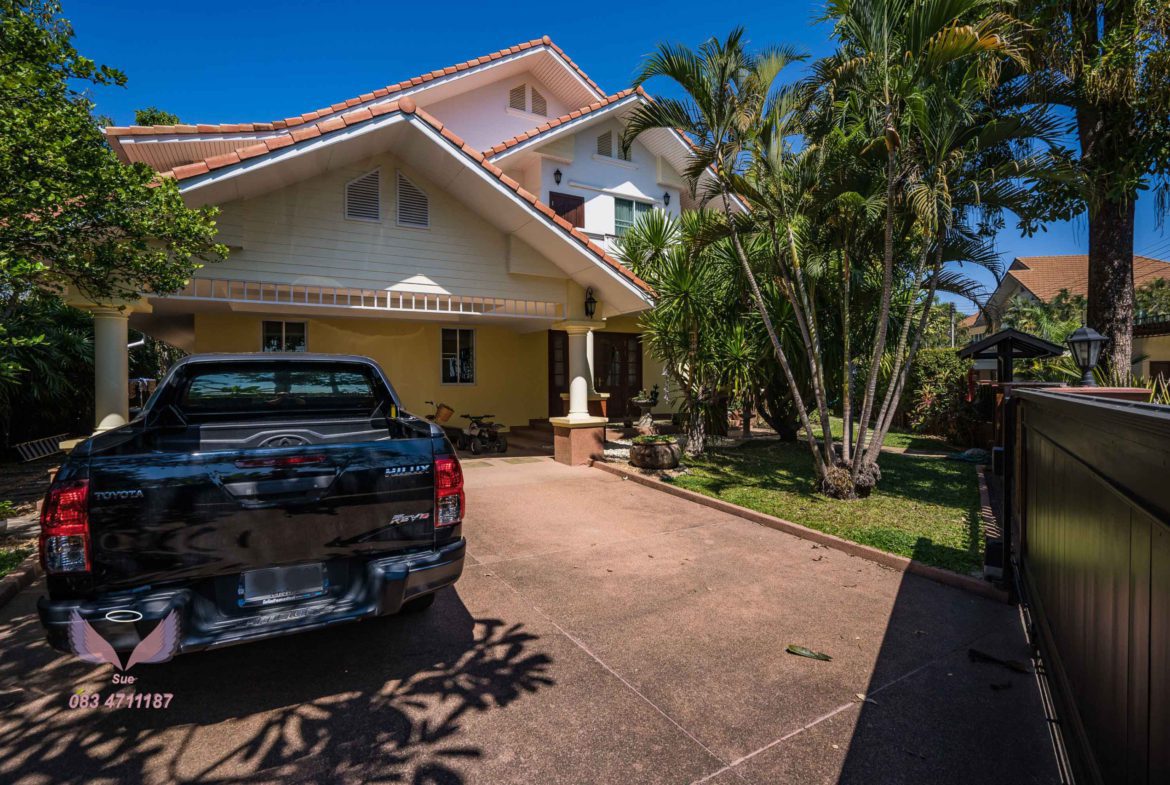 Beautiful 4 Bedroom Luxury Family Home - Chiang Mai