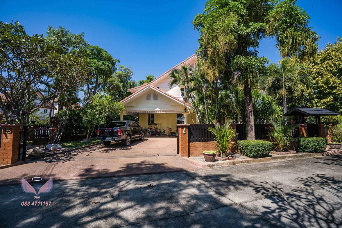 Beautiful 4 Bedroom Luxury Family Home - Chiang Mai