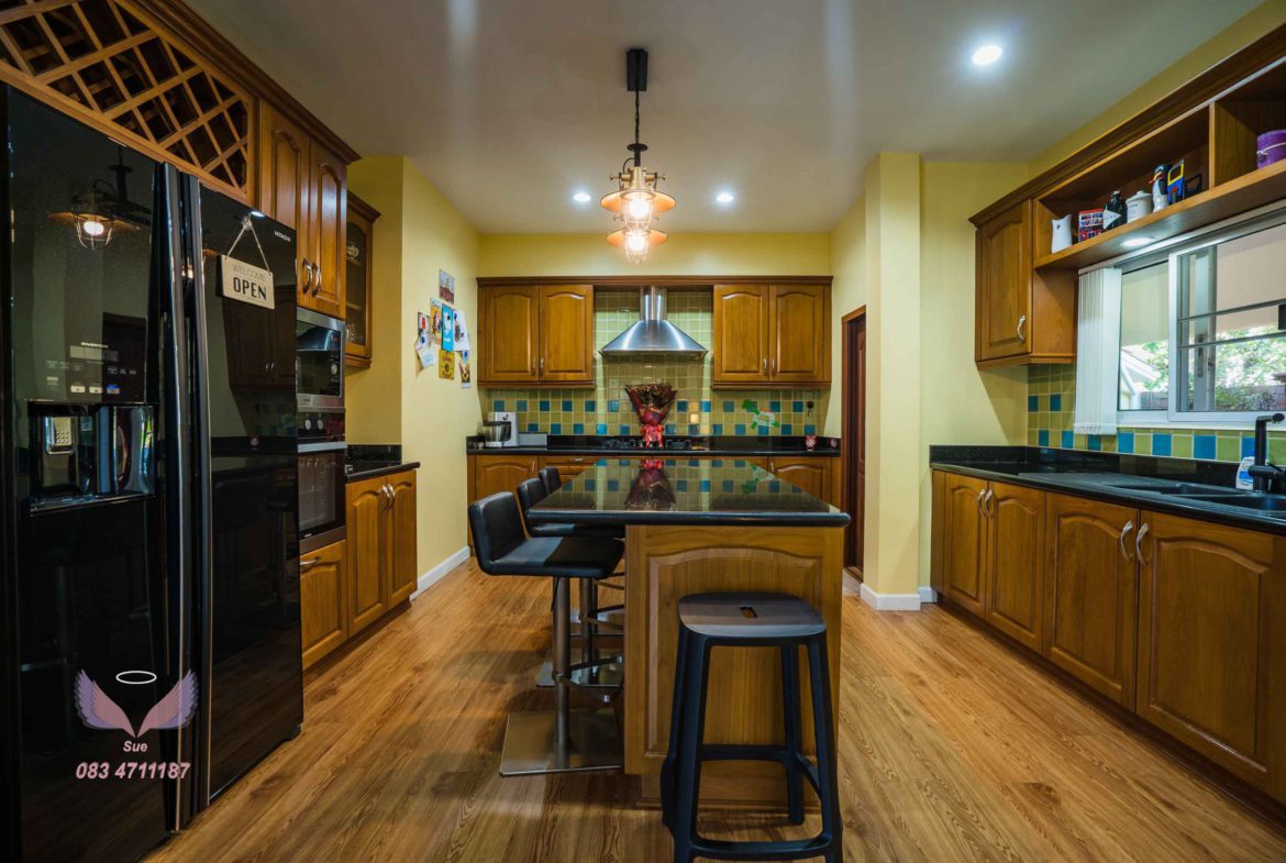 Beautiful 4 Bedroom Luxury Family Home - Chiang Mai