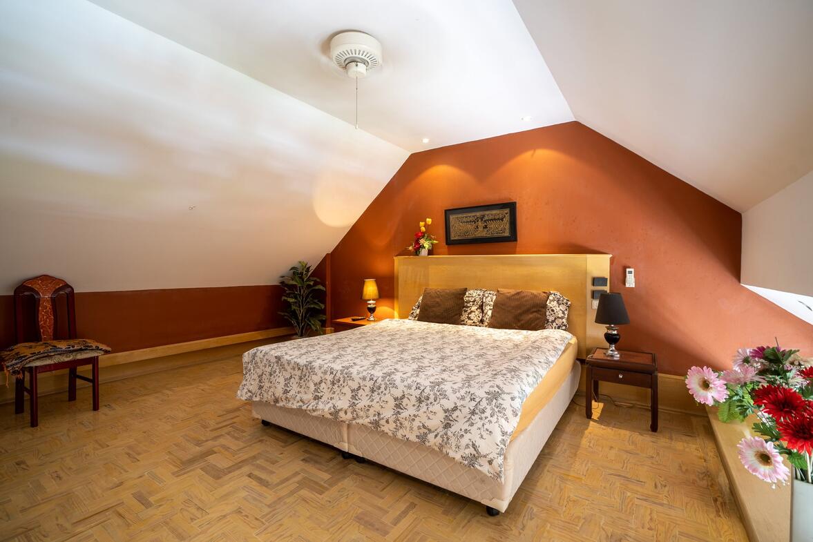 Fantastic Value Penthouse, Stunning Views, Ready To Renovate