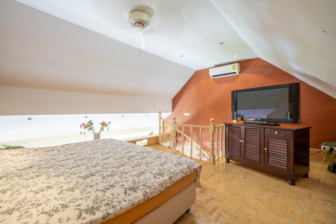 Fantastic Value Penthouse, Stunning Views, Ready To Renovate