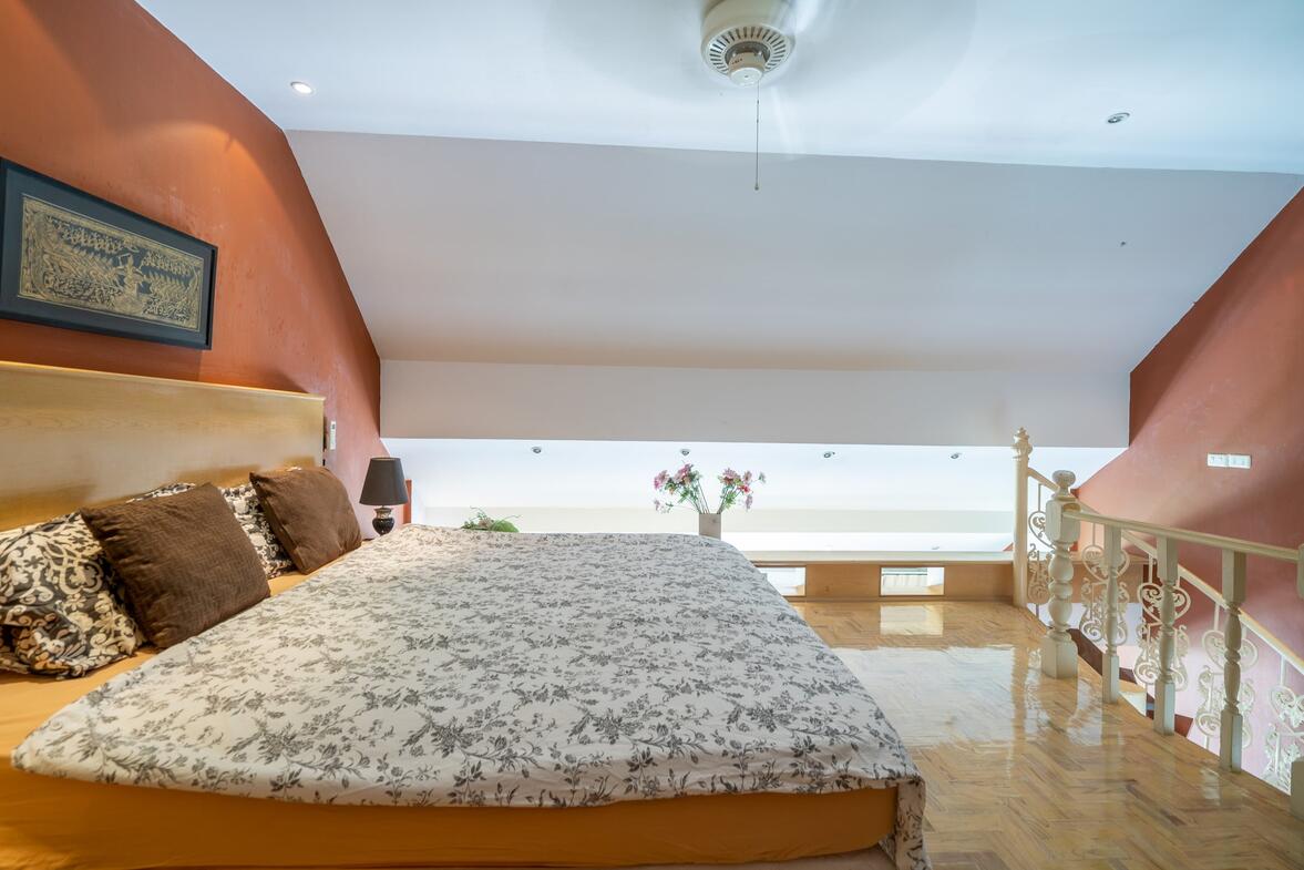 Fantastic Value Penthouse, Stunning Views, Ready To Renovate