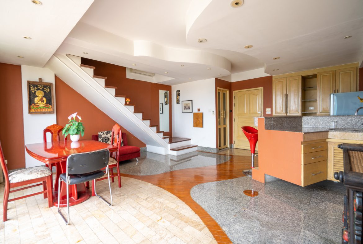 Fantastic Value Penthouse, Stunning Views, Ready To Renovate