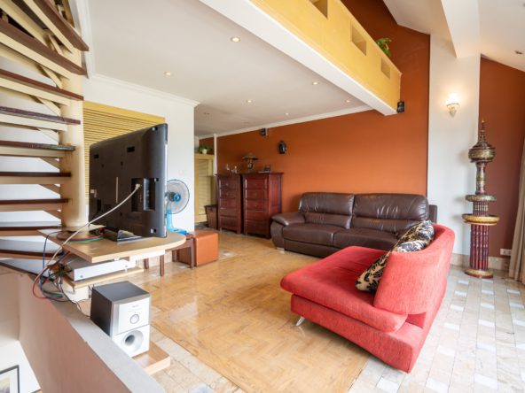 Fantastic Value Penthouse, Stunning Views, Ready To Renovate