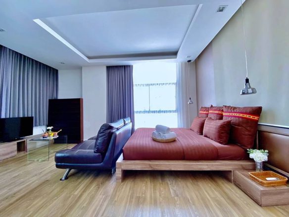 Modern Luxury fully furnished 2 BDR 2 Bathrooms Moutain & City view next to Maya Mall near Nimman Road