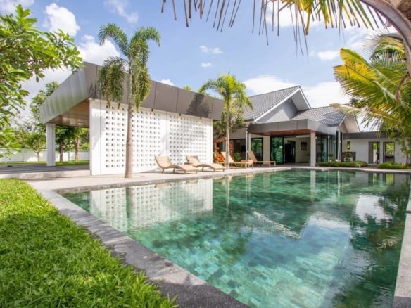 A Brand New 1-storey Spacious Pool Villa and Lawn for sale in Saraphi