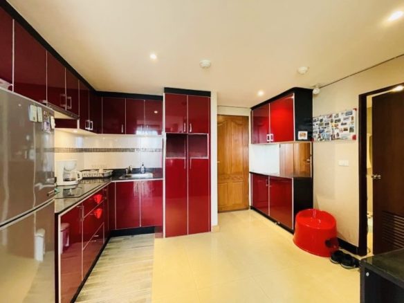 Spacious Balcony 2 Bedrooms condo with mountains and city view and swimming pool view only 5 minutes walking to Night Bazaar City Centre