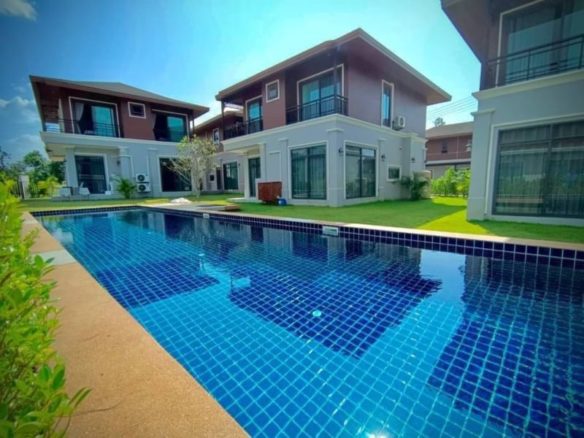 A Spacious Beautiful House Style Villa with Large Swimming Pool And Parking Space Near Kad Farang Chiang Mai