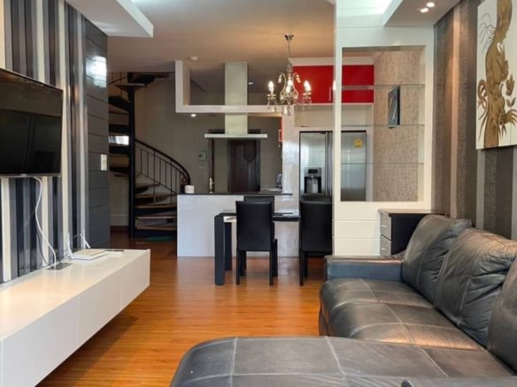 A Spacious Duplex Condo 2 Bedrooms with Balcony Pool View In Town Only 10 Minutes To City Center Nimmanhaemin