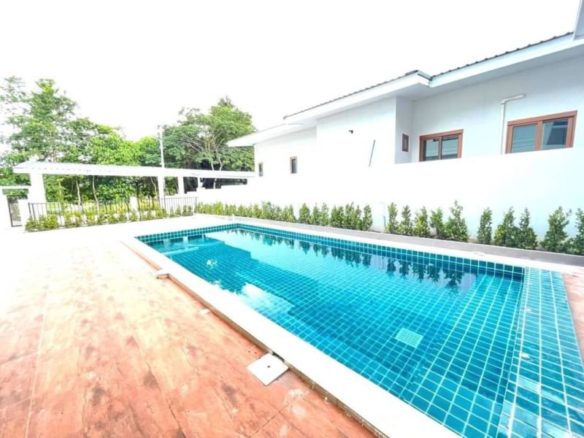 Beautiful Pool Villa 4 bedrooms with Large Private swimming pool and Outdoor Garden in Mae Rim