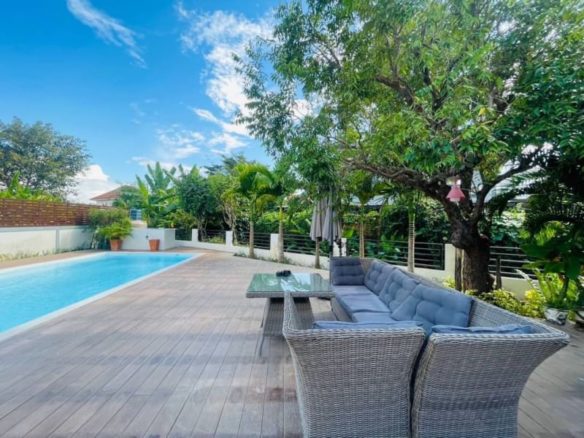 A Cozy Humble Airy and Bright Ambiance 3 Bedrooms Single-level Pool House near Kad Farang Hang Dong
