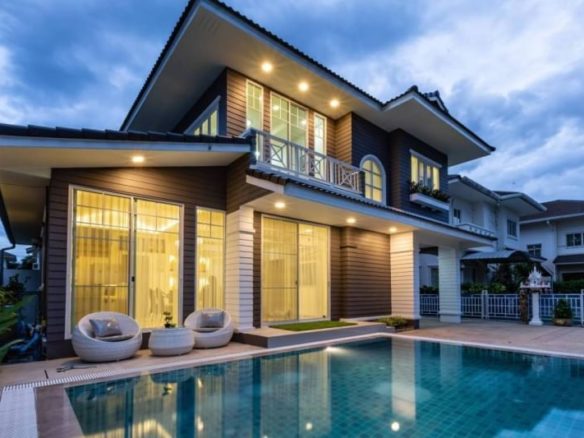 A Beautiful And Specious Pool Villa 2-Storey 5 bedrooms Near Ruamchok Only 15 Minutes Drive To City Centre