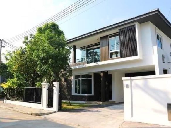 A Luxury Modern 2-storey Home with huge Lake and Moutain View in Mea Hae only 15 minutes to city center
