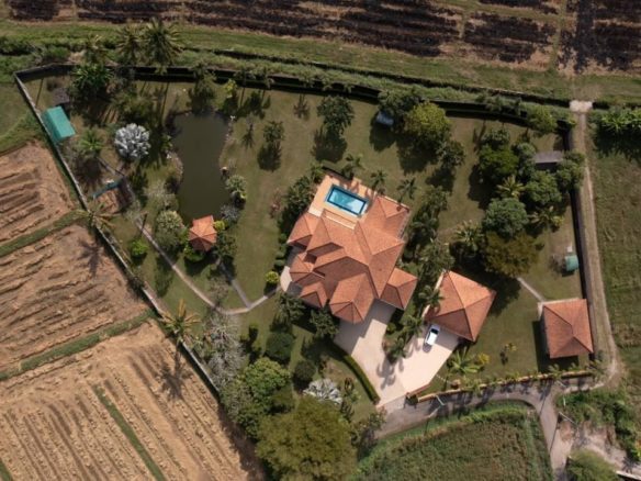 Exceptional Family Home surrounded with rice field in San Sai 30 minutes to the City